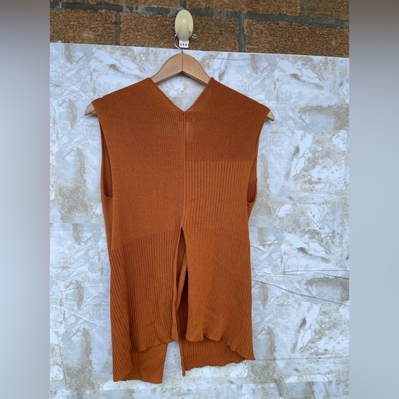 Sarah Pacini Sleeveless Sweater Vest – Rust Orange Knit, One Size (17″ P2P) - Picture 5 of 6